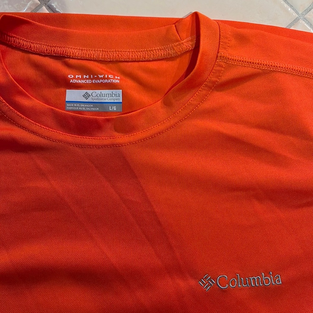Columbia omniwick t-shirt. Super soft and comfortable in orange.